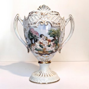 Vintage Capodimonte Vase with cherubs // Vintage italian tibor