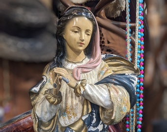 Antique Beautiful Virgin Mary religious statue, Christian Home Decor, Leaf Hands