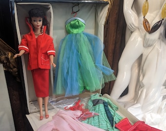 Enorm veel Barbie Vintage brunette paardenstaart met poppenkoffer en outfits // Mattel Vintage