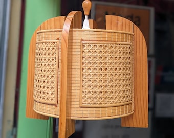 Luz de mimbre de ratán vintage // Lámpara de techo de mediados de siglo hecha a mano
