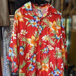 VTG 80s/90s Floral HAWAIIAN Blouse Unisex Red // Fashion Vintage Blouse