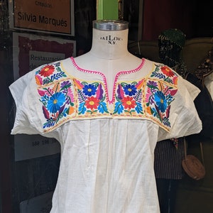 Vintage Handmade Shirt Blouse Small Embroidered Floral Mexico // Oaxacan Blouse Floral