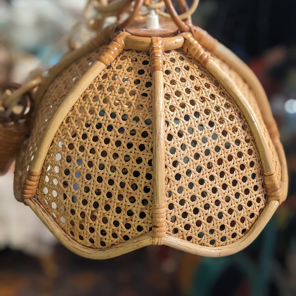Vintage wicker rattan lamp, mid-century lamp, bamboo lamp, vintage rattan , midcentury lamp, boho lamp, boho home decor, rattan lamp shade