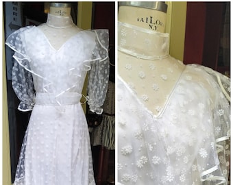 Vintage 70s Wedding dress  white chantilly lace wedding dress bridal / Europe 36 - 38