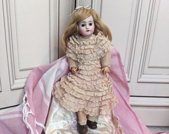 Antique Porcelain doll with original clothes // Mark D 8/0