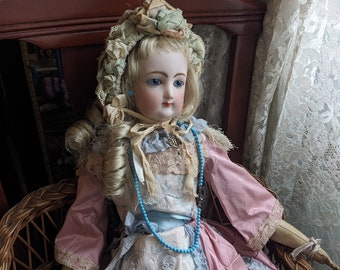 Antique Francois Gaultier Smiling Mona Lisa French Fashion Lovely// Lovely Antique Doll // Poupée de Mode