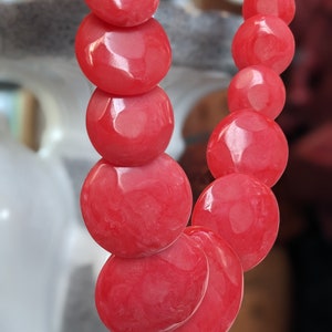 Vintage Necklace faceted Raspberry bakelite // Party Necklace