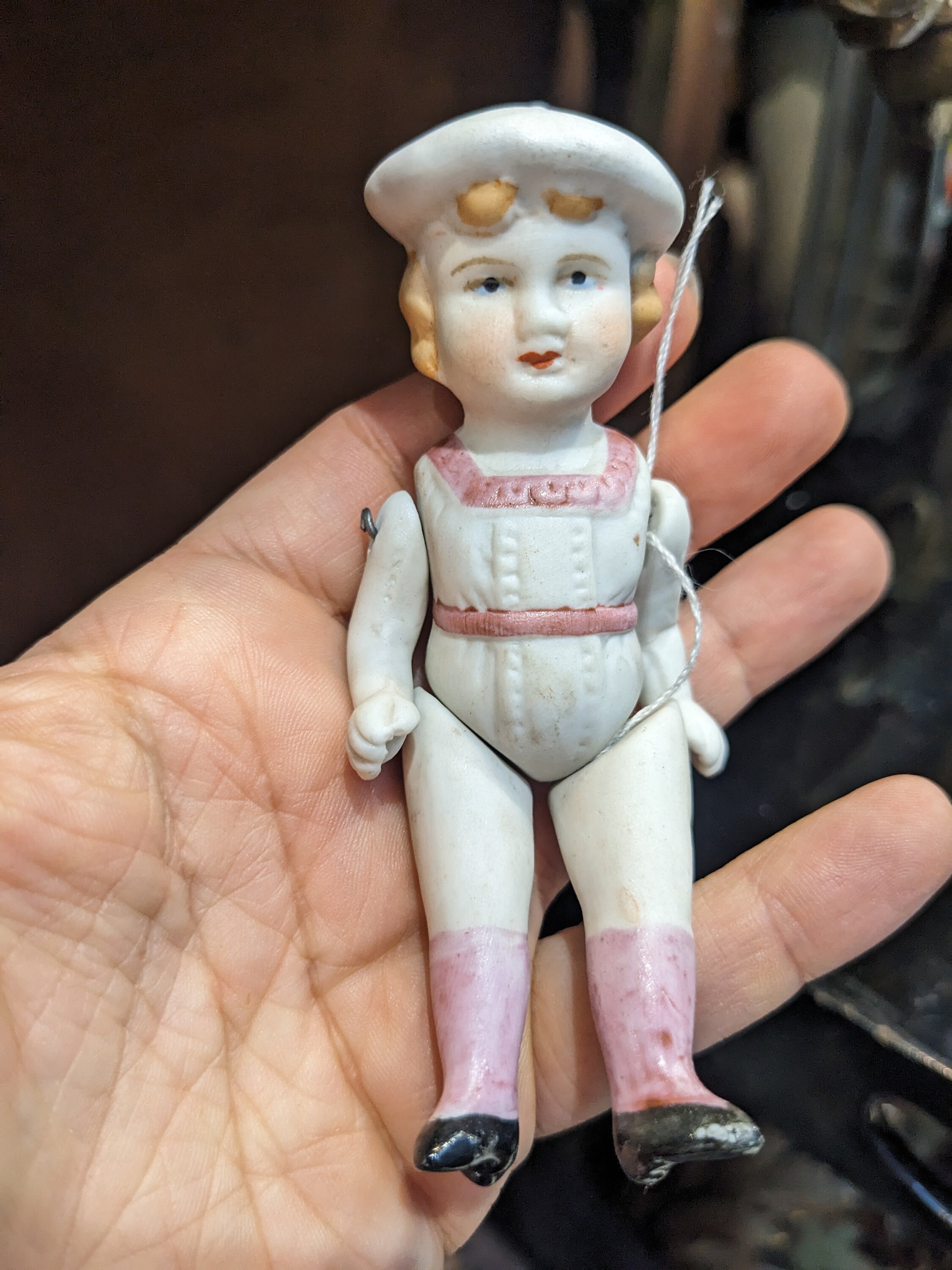 Petite poupée ancienne allemande en porcelaine de biscuit de 1900