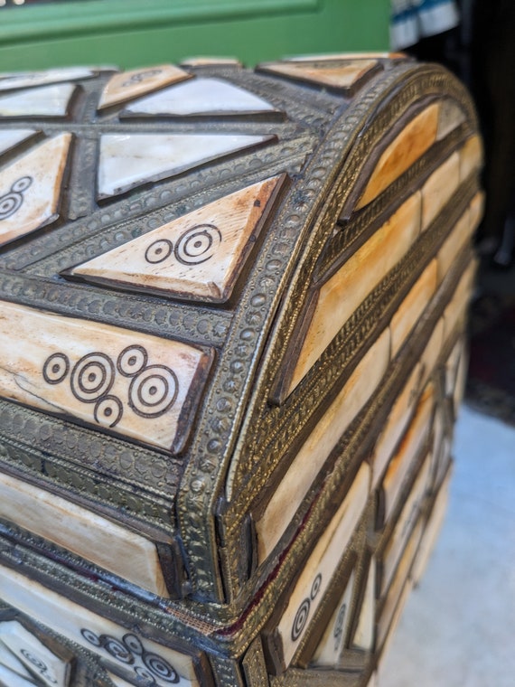 Vintage Bone and brass Inlaid Trunk Huge // Old o… - image 7