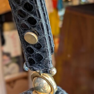 Bolso de mano vintage de piel de serpiente de los años 50, bolso de noche con cierre dorado imagen 16