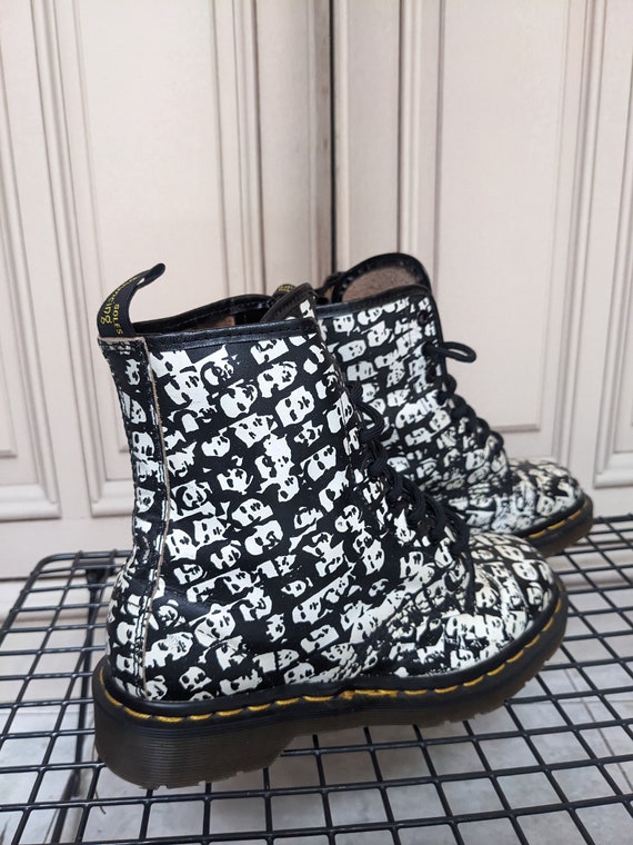 [しろ]Dr. Martens Made in England 90s Dr. Martens Doc England MIE Rare 90's Vintage Silver