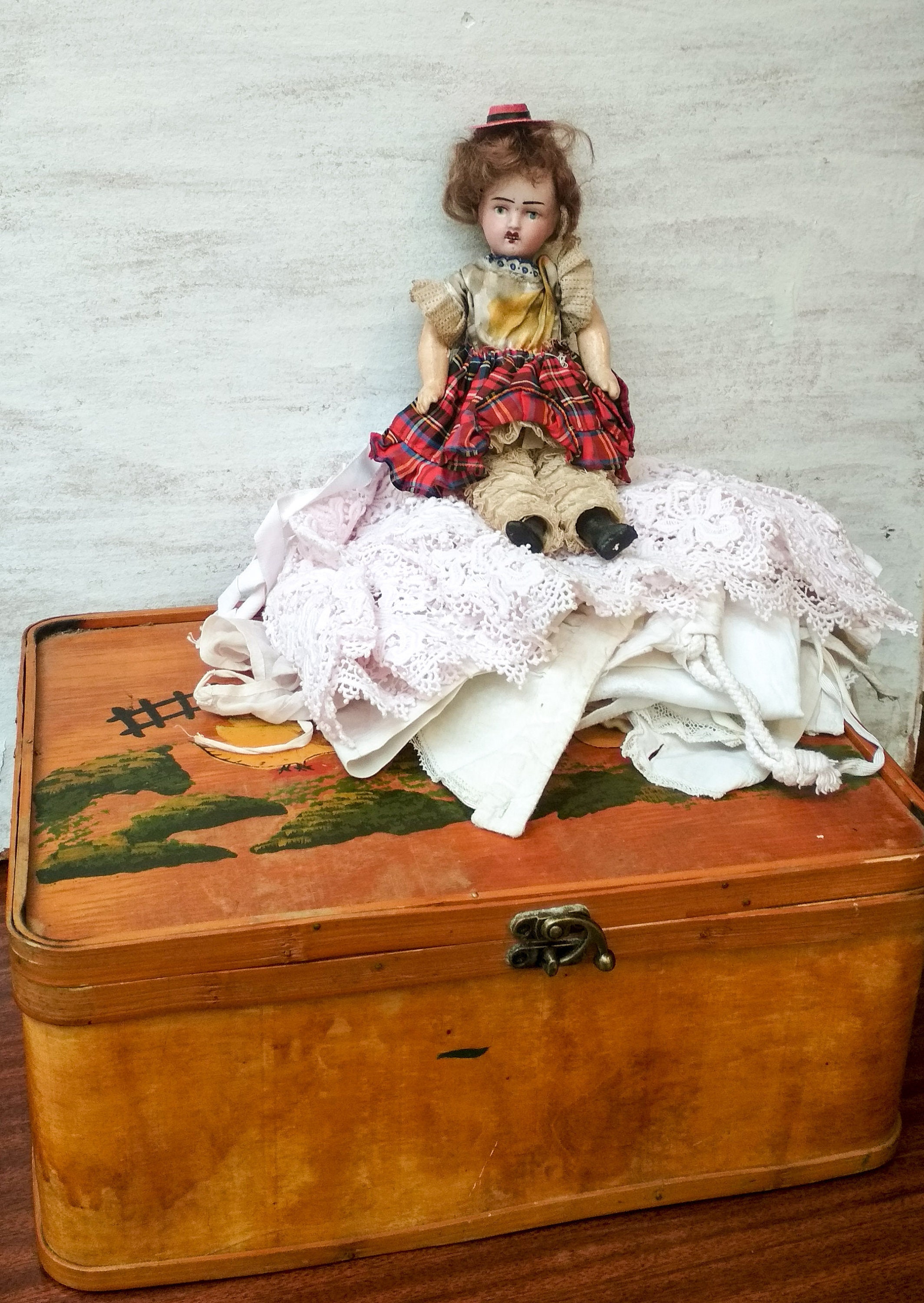 MIGNONETTE ANCIENNE ALLEMANDE livrée avec changement de vêtements