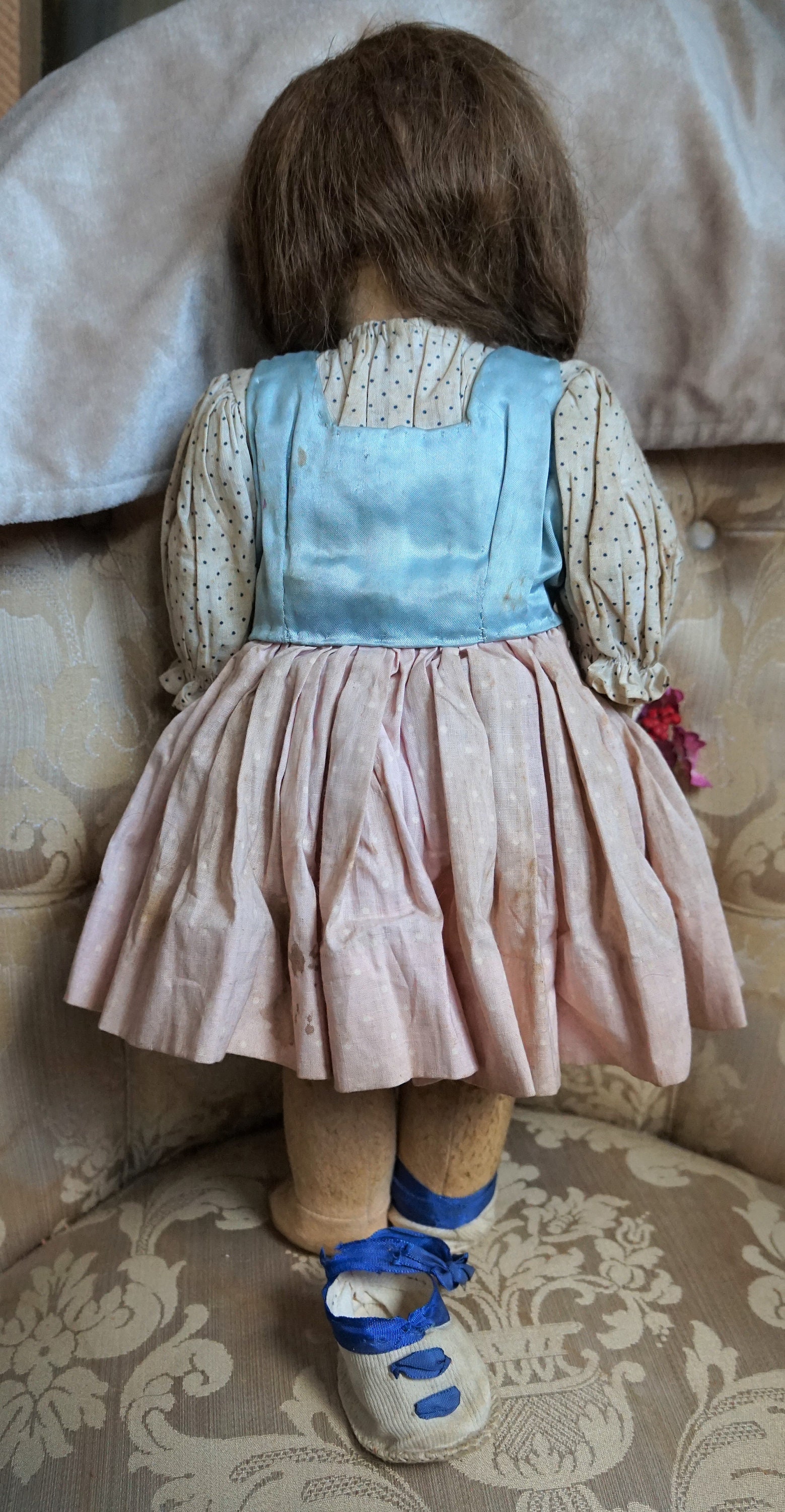 Poupée Llorens 40 cm - Martina brune avec gilet rose