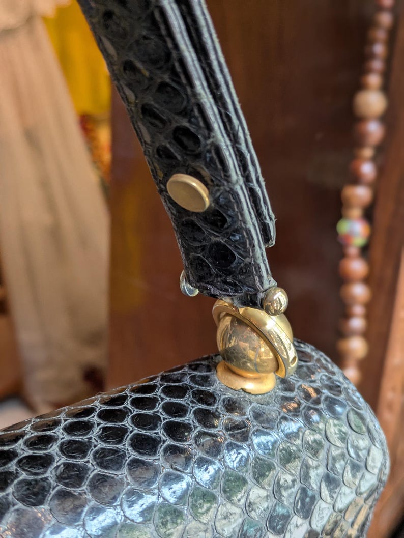 Bolso de mano vintage de piel de serpiente de los años 50, bolso de noche con cierre dorado imagen 17