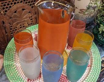 Set of Jar and 6 water glasses 60s vintage colorful in african tray // Tableeare vintage / Summer Vintage