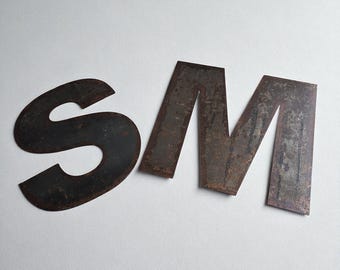 Letras de metal estilo industrial vintage S M - Metal negro
