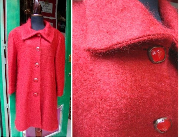 Red Wool Coat with vintage pink buttons / Vintage
