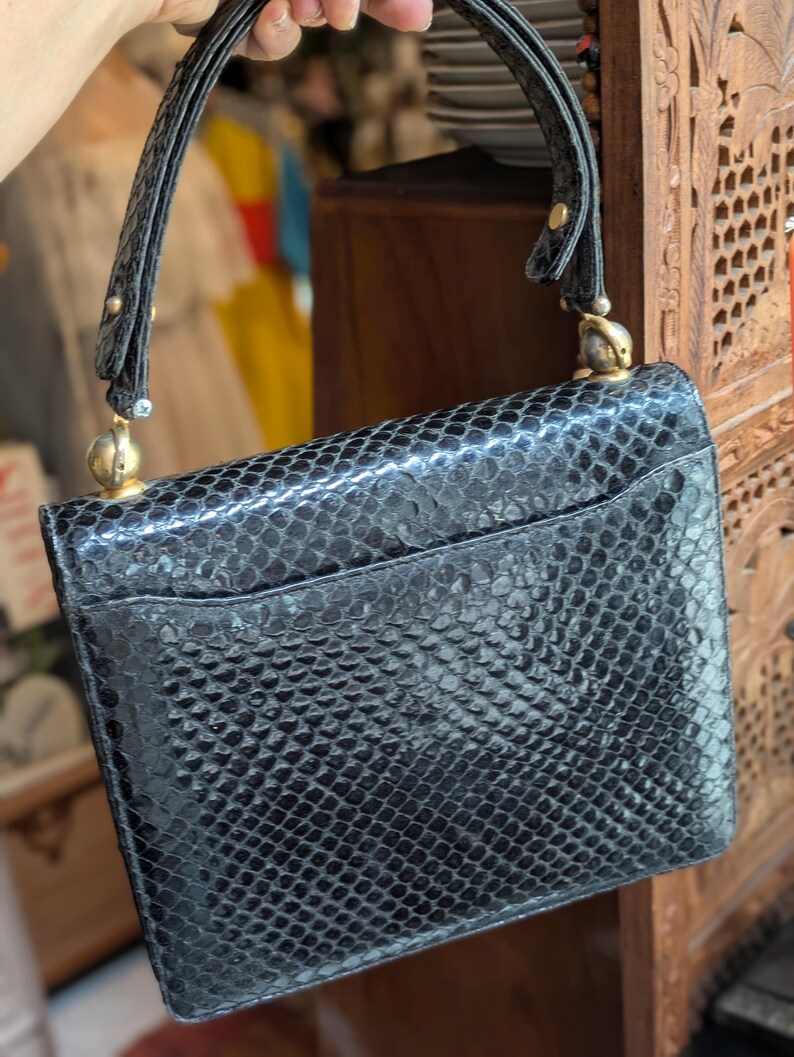 Bolso de mano vintage de piel de serpiente de los años 50, bolso de noche con cierre dorado imagen 13
