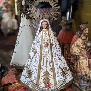 Antique Virgin/old virgin/antique madonna // Religious Statue / Polychromatic religious figure // Olot