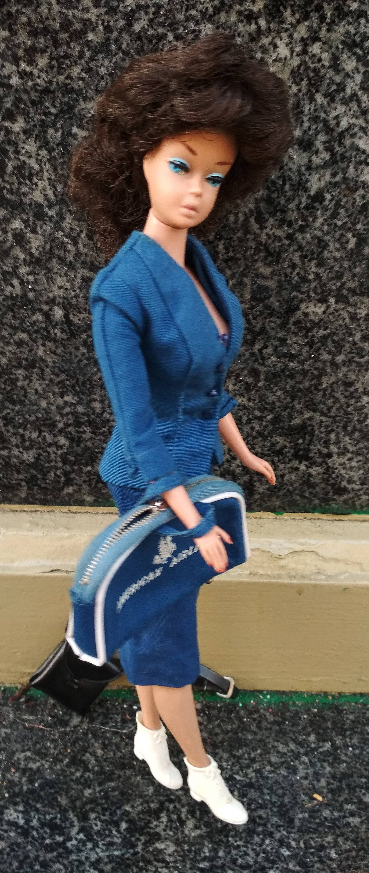 Vintage 1963 Fashion Queen Barbie With American Airlines Vintage 1963 Fashion Queen Barbie With American Airlines