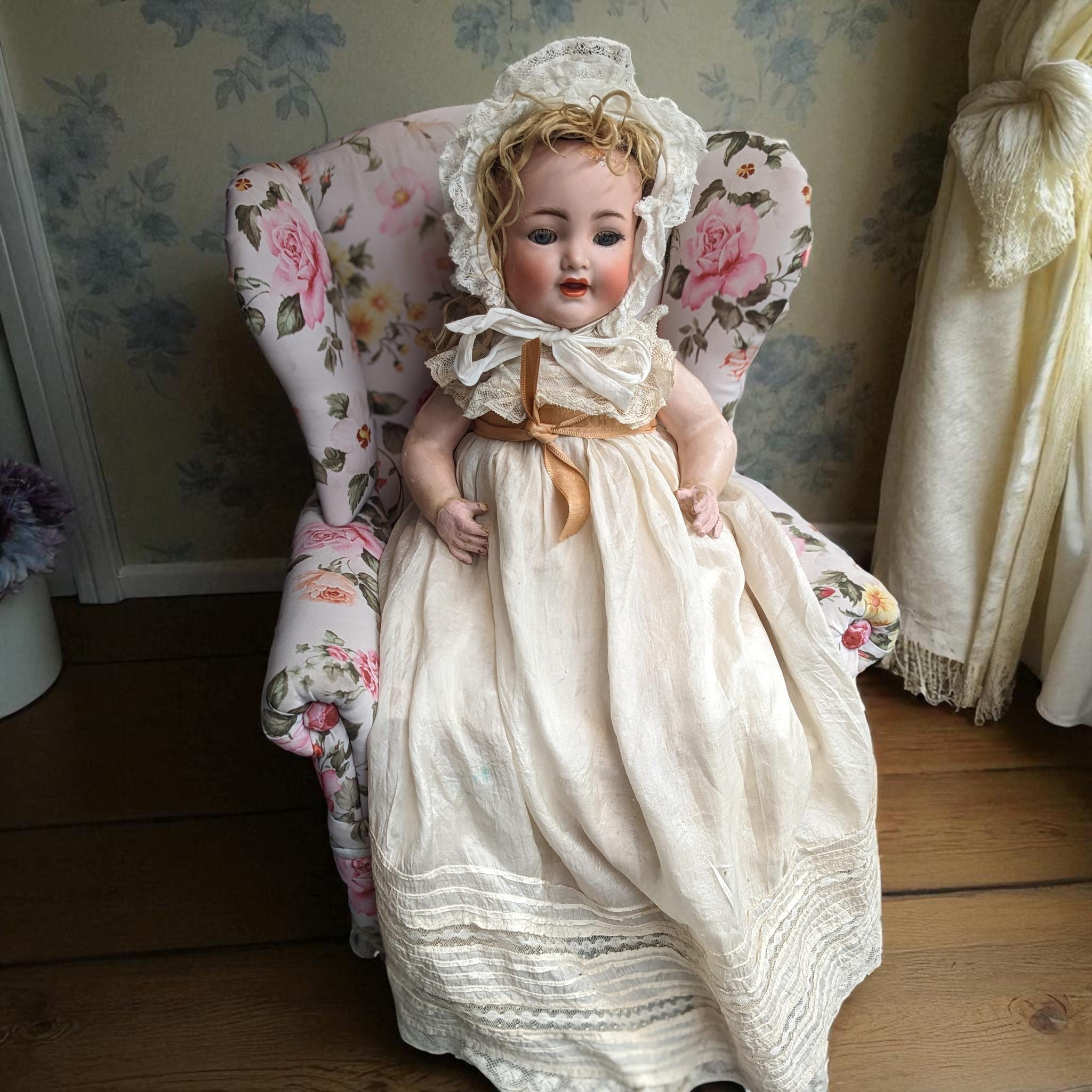 Large K*R Simon & Halbig 126 Character Baby With Clothes