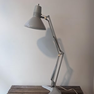 Vintage norwegische hellgraue Ledu Architektenlampe