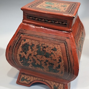 Exquisite Vintage Box Handarbeit lackiert Olinala mit Drachen Szenen // Orientalische Box