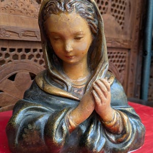 Stary popiersie Matki Boskiej, Stara gipsowa Matka Boska, Rzeźba stiukowa, Posąg gipsowy, Posąg Matki Boskiej, Popiersie Matki Boskiej Lata 40.