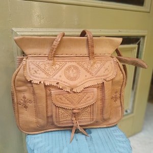 Vintage Moroccan Leather Bucket Bag// Drawstring Bag// Leather Shoulder Bag//Handmade Bag//Leather Handbag//Leather Bag // Light Camel Brown