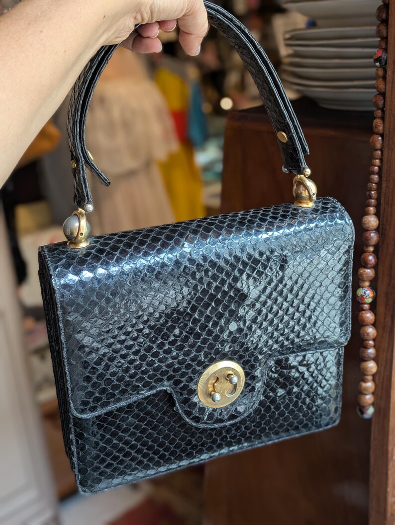 Bolso de mano vintage de piel de serpiente de los años 50, bolso de noche con cierre dorado imagen 14