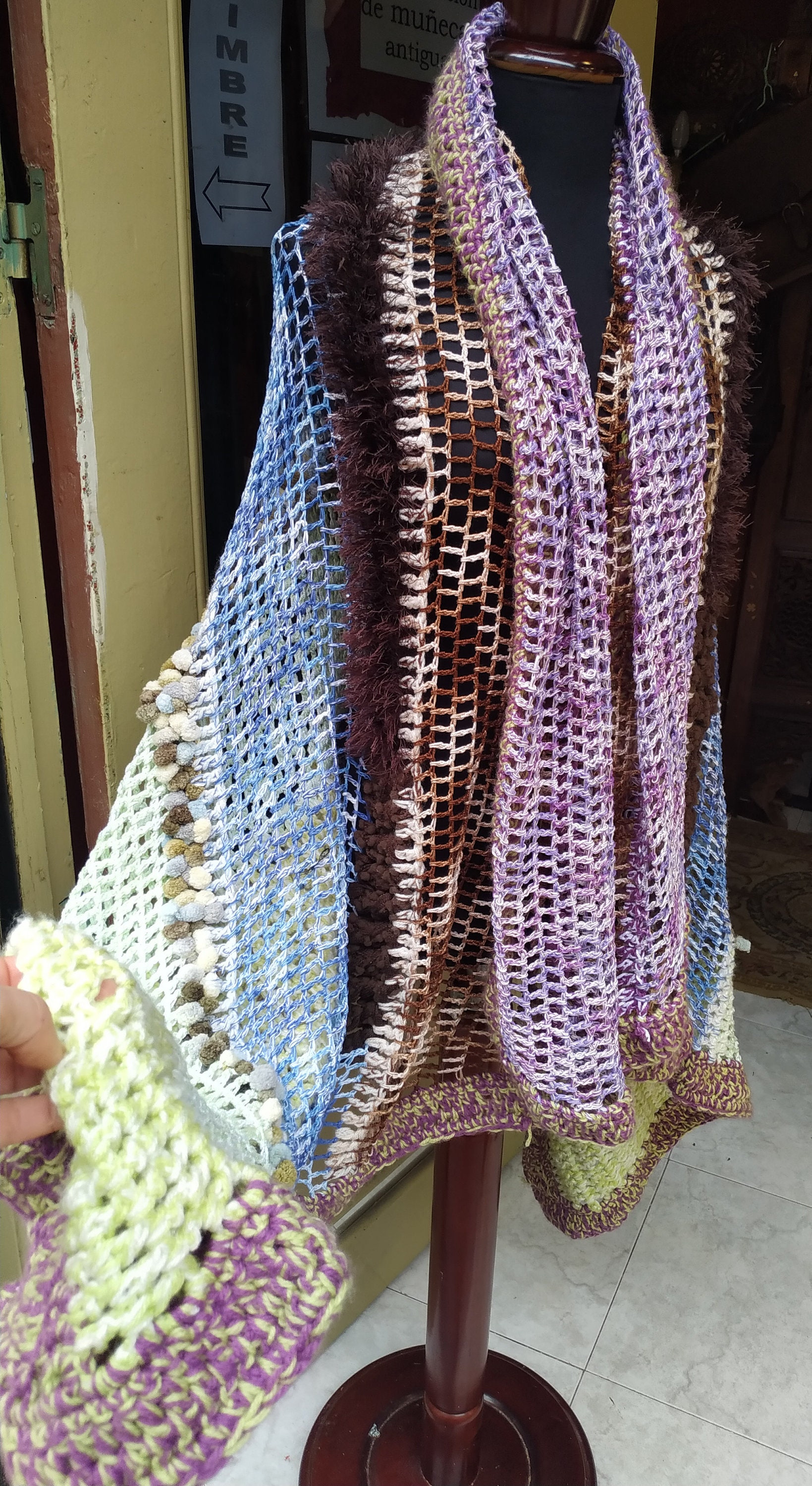 Arco iris colorido manta Pom Pom Crochet hecho mano / Shawl - Etsy España