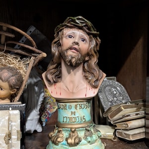 Antique Bust of Holy Christ of Agon //, Holy Christ of Limpias. Spanish religious art, GLASS EYES, Polychromed stucco