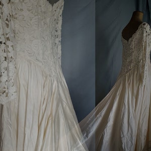 Vintage Wedding dress Silk and Lace with large embroidered bottom // Bridal Dress
