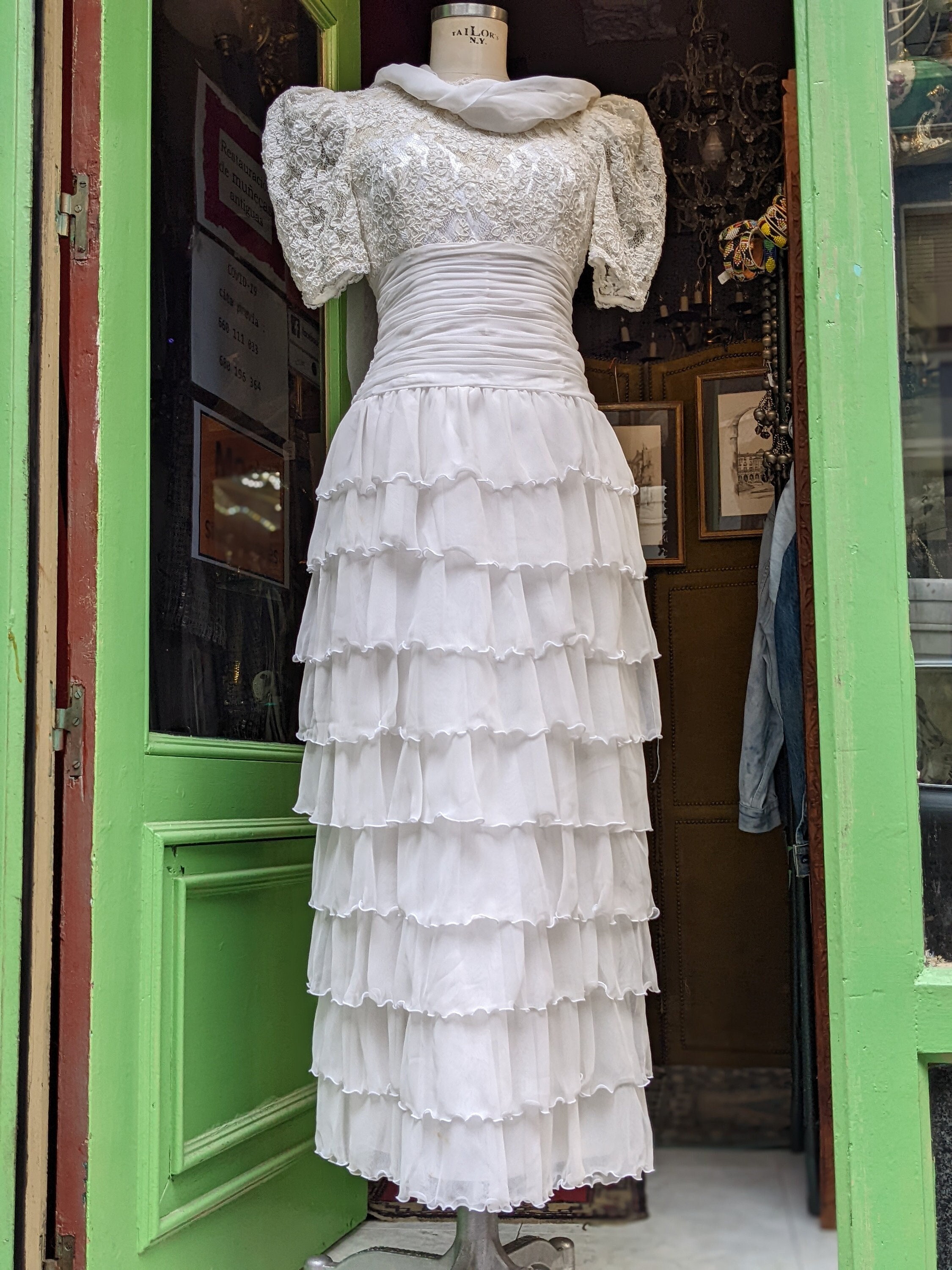 Vintage Hochzeitskleid 80er Belnovia / Gerüscht und bestickt