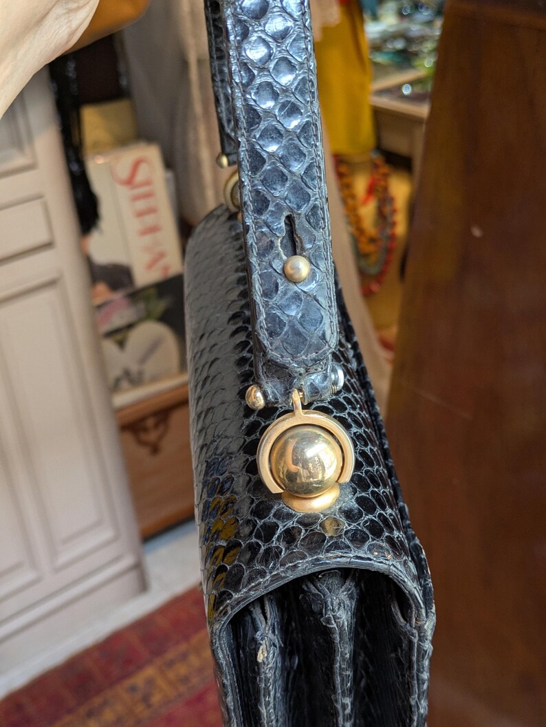 Bolso de mano vintage de piel de serpiente de los años 50, bolso de noche con cierre dorado imagen 19