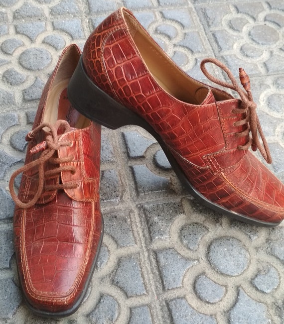 Shoes embossed leather vintage women / Elegant lea