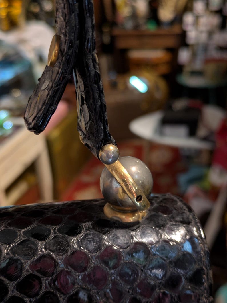 Bolso de mano vintage de piel de serpiente de los años 50, bolso de noche con cierre dorado imagen 11