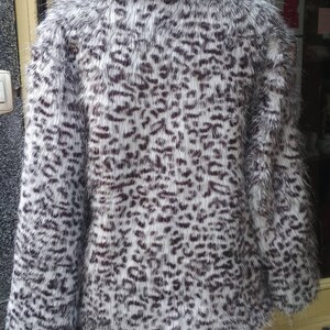 Vintage Gray Black White Faux Fur Coat Print / Leopard Faux Coat / Style Animal Print Design image 8