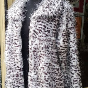 Vintage Gray Black White Faux Fur Coat Print / Leopard Faux Coat / Style Animal Print Design image 2