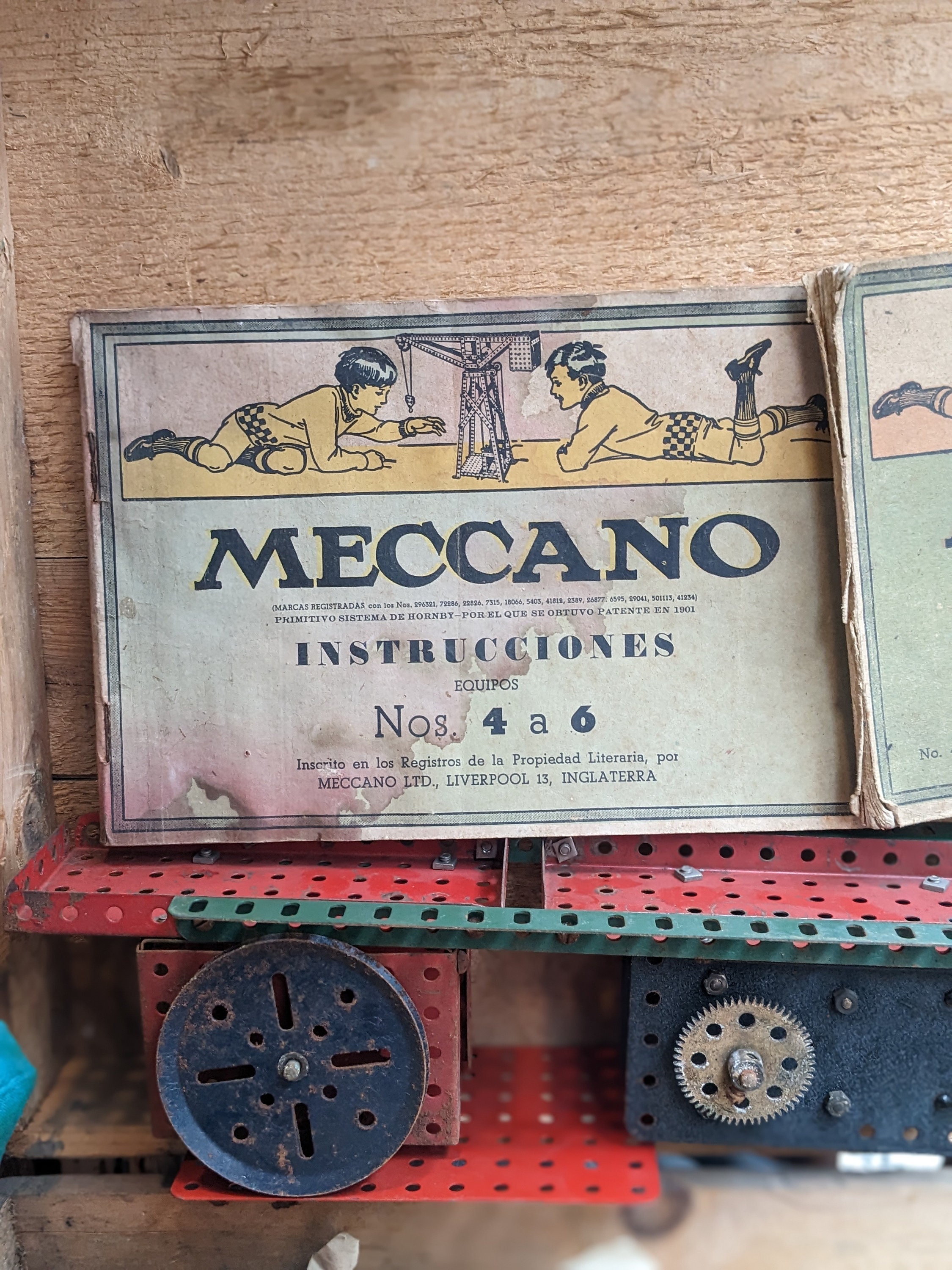 Lot 429 - Group Meccano pieces and a Palikit