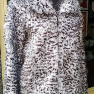 Vintage Gray Black White Faux Fur Coat Print / Leopard Faux Coat / Style Animal Print Design image 10