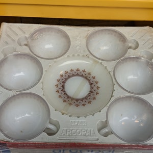 6 Arcopal set cups and saucers tea //Opaline // coffee cups // milkglass cups //breakfast set // French vintage // retro kitchenware 1970&#39;s