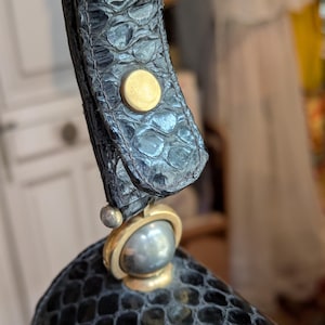 Bolso de mano vintage de piel de serpiente de los años 50, bolso de noche con cierre dorado imagen 15