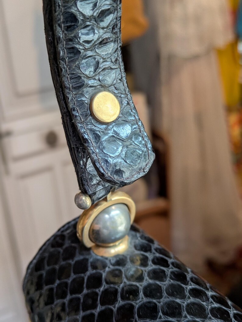 Bolso de mano vintage de piel de serpiente de los años 50, bolso de noche con cierre dorado imagen 15