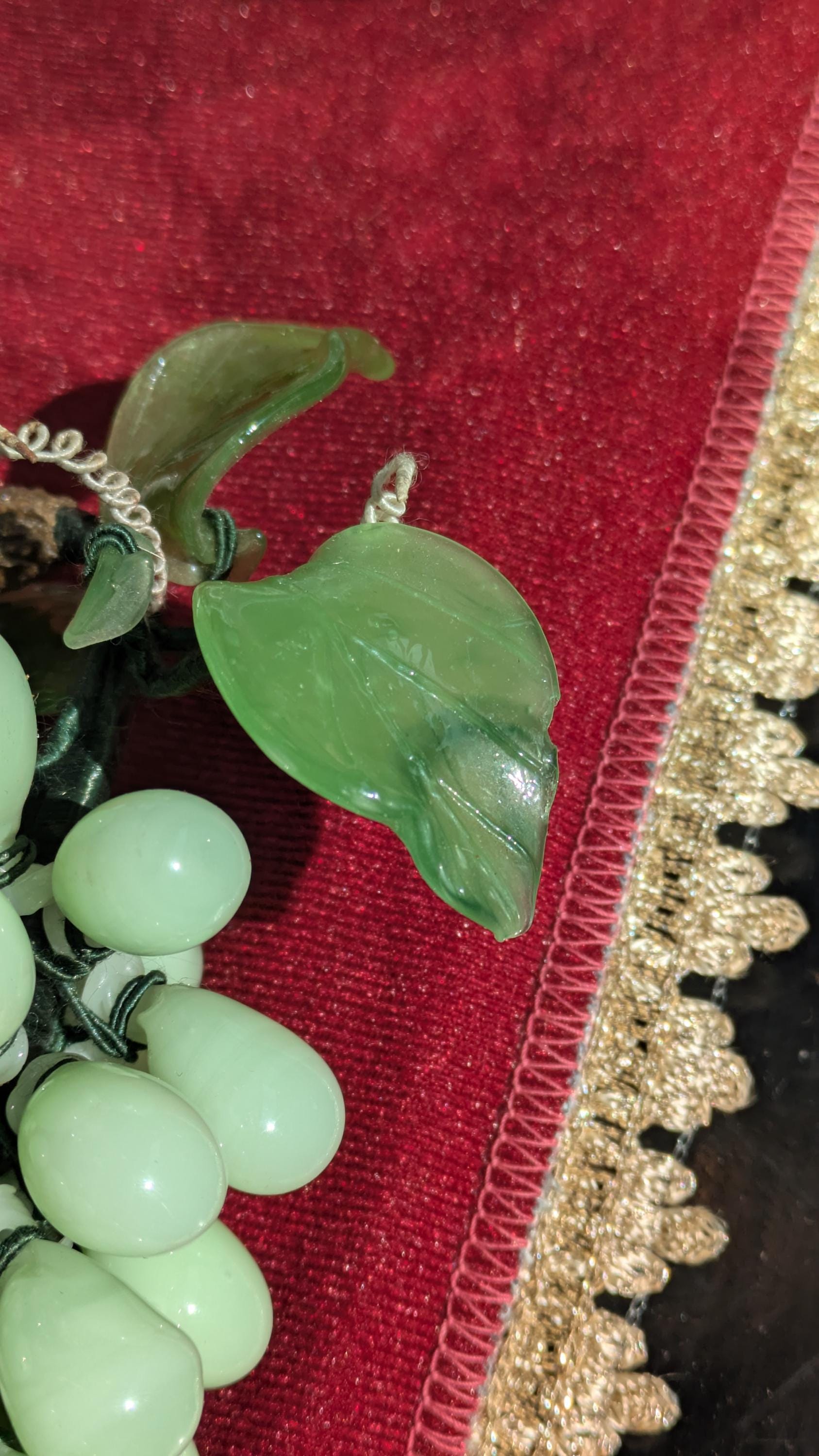 ヴィンテージ ミッドセンチュリー 翡翠またはガラス グレープ ストーン