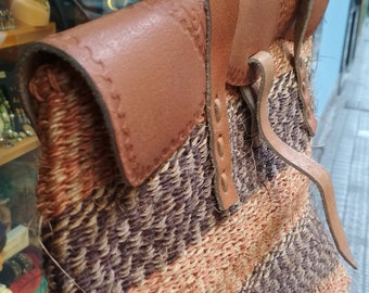 Vintage woven Sisal Straw Tote Bag/ Distressed Tooled Leather Duffle Beach Market Handbag Bag Satchel, Natural Colors