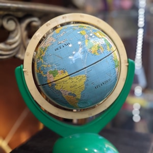 1960's Space Age vintage kleine tinnen wereldbol / vintage wereldbol/ aardbol/ metalen wereldbol/