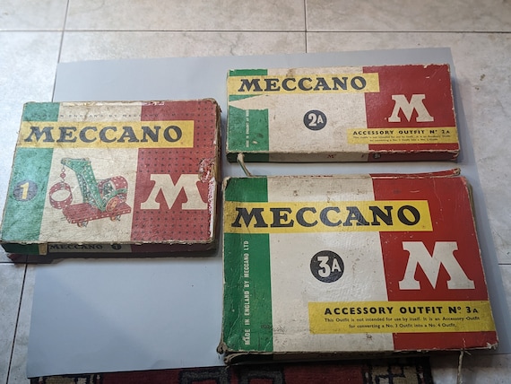 Lot de Lot de Meccano ancien dans une valise noire, roues et diverses