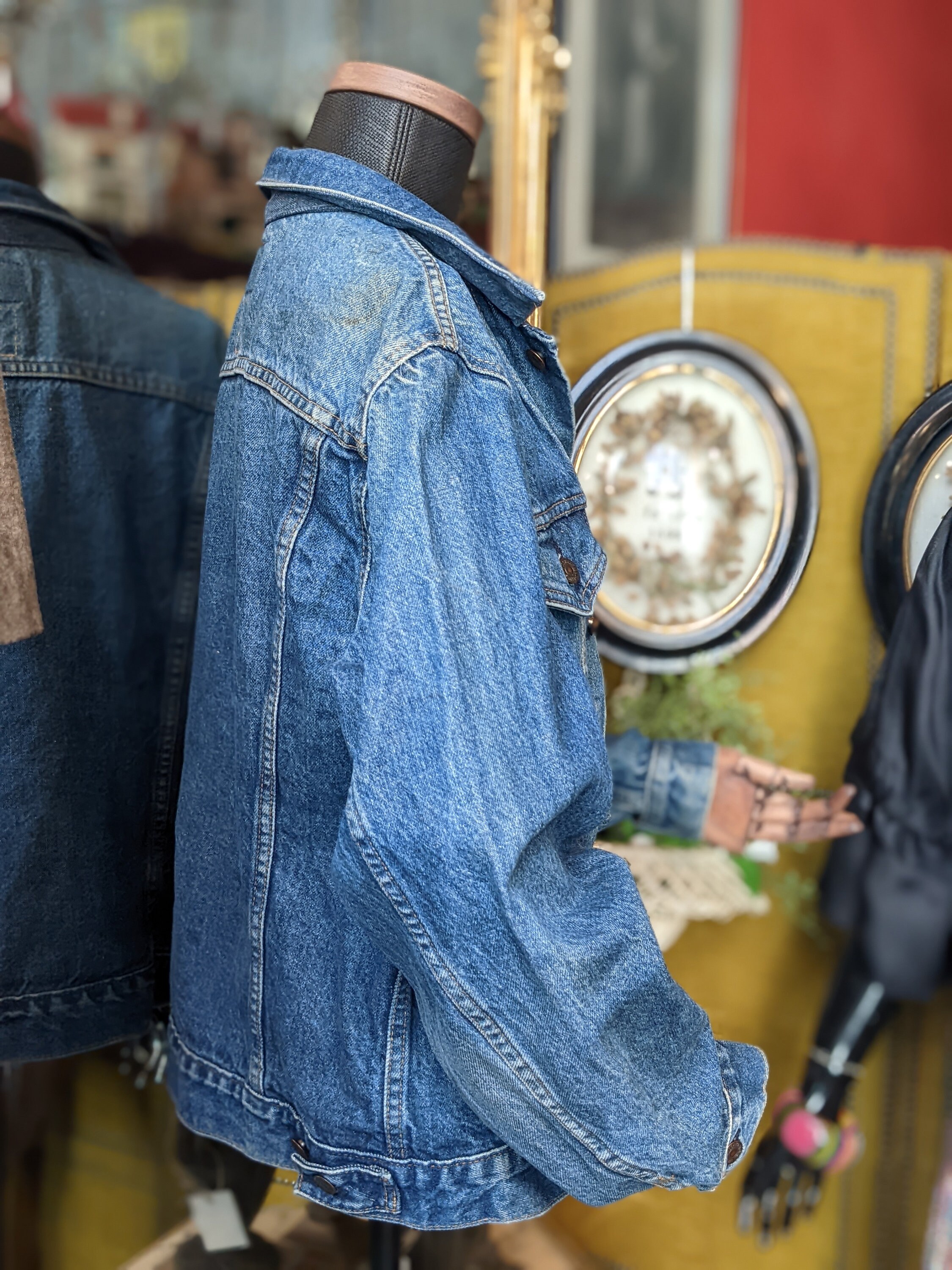 Vintage 70's Unisex Levis Denim // Sz 44L // 70505 0216 Vintage 70's Unisex Levis Denim // Sz 44L // 70505 0216