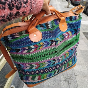 VintageOversize Tote bag Ethnic Trobal Fabric and leather / Sack Bag / Shoulder Bag / Carry-on Bag / Shopping Bag